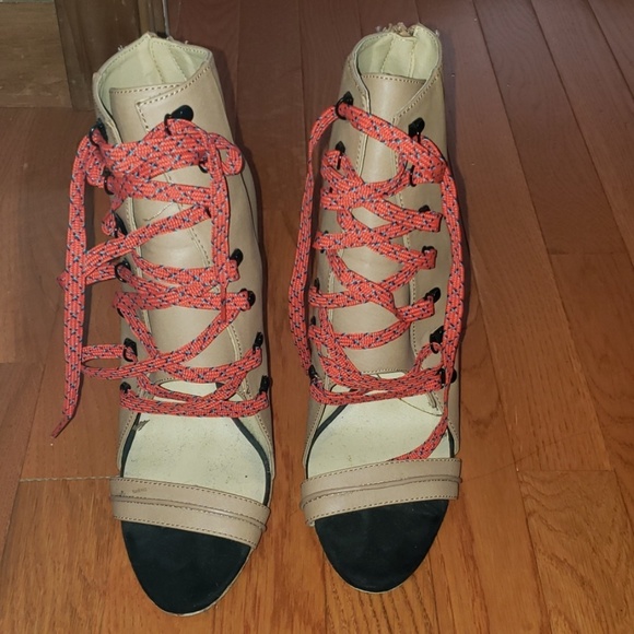 Women's shoes - Picture 3 of 3